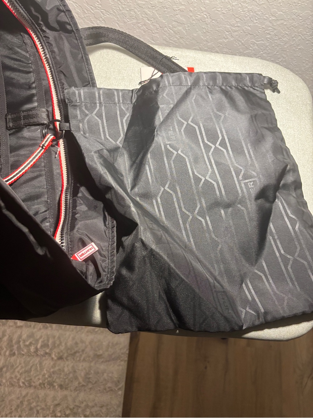 NWT Hunter Getaway Black Large Tote with Red & White Trim - Picture 11 of 15